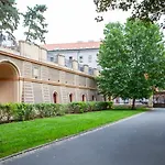Blueground Prague 10 Renovated Furnished Prg-17