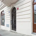 Blueground Prague 10 Renovated Furnished Prg-17