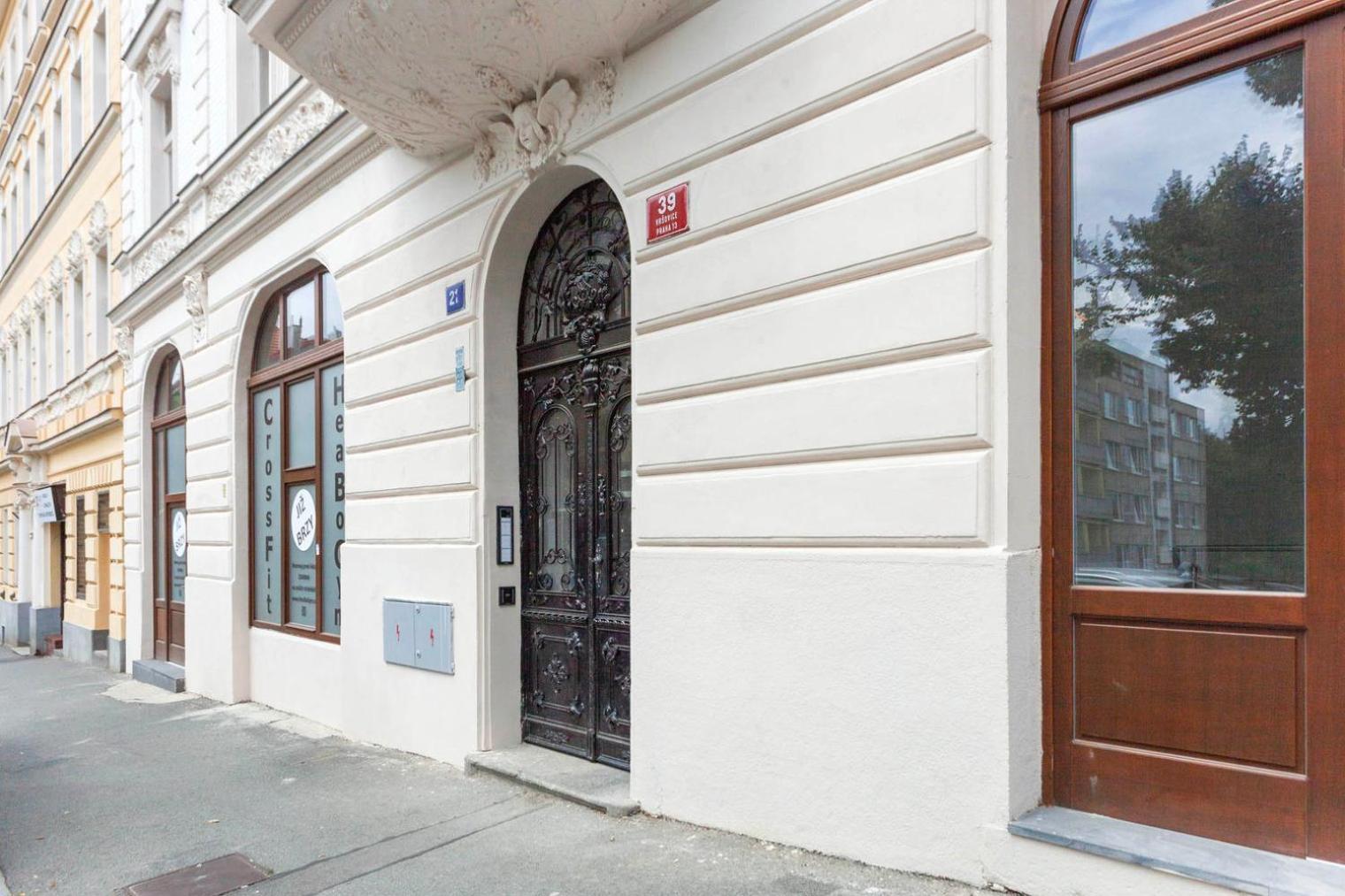 Blueground 10 Renovated Furnished Prg-17 Praga